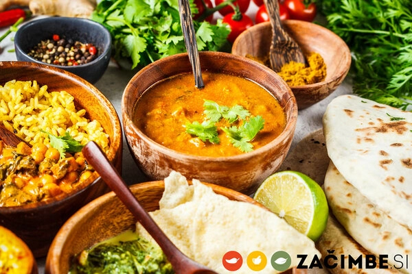 piscanec s curryjem in jogurtom