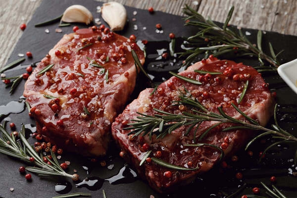 perfektno pecen steak na zaru je lahko kar tezka naloga za gril mojstra ali mojstrico a ne s tem receptom in nasveti