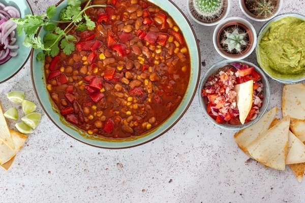cili omako lahko uporabite pri pripravi tradicionalne jedi chilli con carne naredite hitro razlicico sredi tedna ko pa imate cas ga kuhajte pocasi