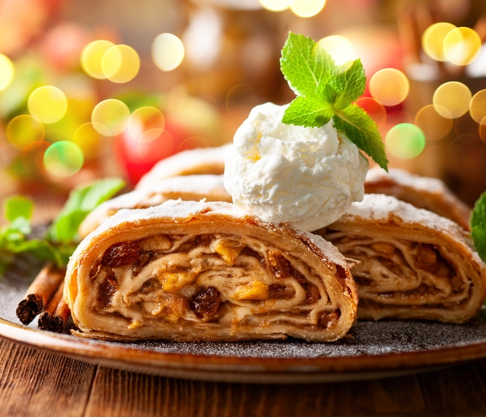 jabolcni zavitek (strudelj)